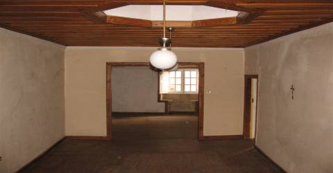 Prédio zona histórica Miranda do Douro