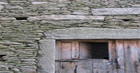 Construções rústicas para restauro, Duas Igrejas