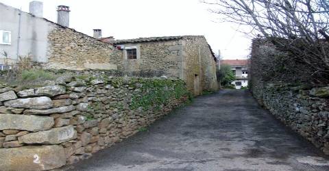 Construções rústicas para restauro, Duas Igrejas