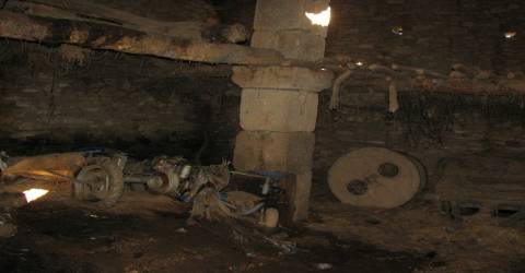 Construções rústicas para restauro, Duas Igrejas