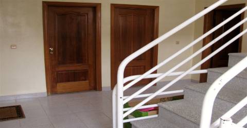 Prédio de comércio e habitação. Miranda do Douro