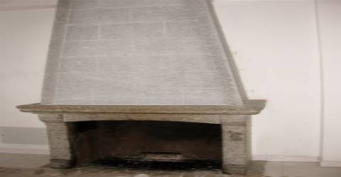 Prédio de comércio e habitação. Miranda do Douro