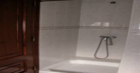 Prédio de comércio e habitação. Miranda do Douro