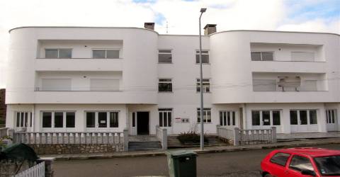 Prédio de comércio e habitação. Miranda do Douro