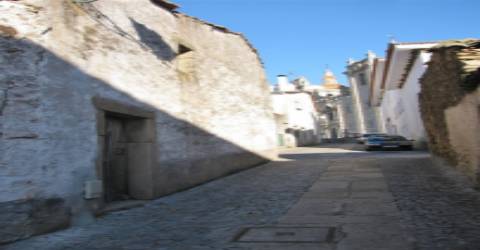 Moradia para Restaurar, Miranda do Douro