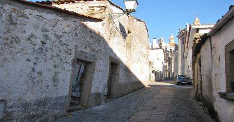 Moradia para Restaurar, Miranda do Douro