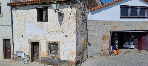 Moradia para Restaurar, zona histórica de Miranda do Douro