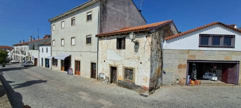 Moradia para Restaurar, zona histórica de Miranda do Douro