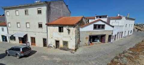 Moradia para Restaurar, zona histórica de Miranda do Douro