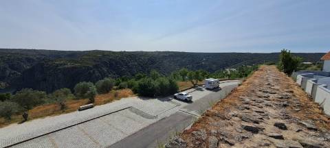 Moradia para Restaurar, zona histórica de Miranda do Douro