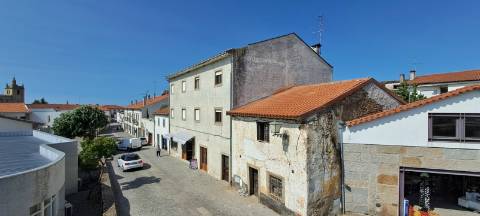 Moradia para Restaurar, zona histórica de Miranda do Douro