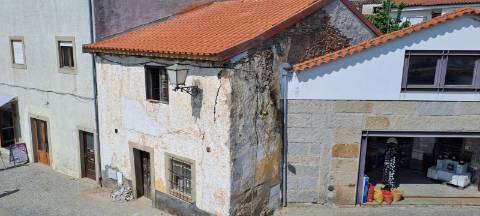 Moradia para Restaurar, zona histórica de Miranda do Douro