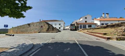 Moradia para Restaurar, zona histórica de Miranda do Douro