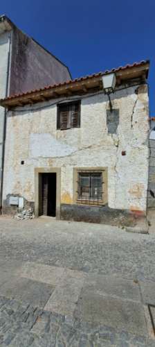 Moradia para Restaurar, zona histórica de Miranda do Douro