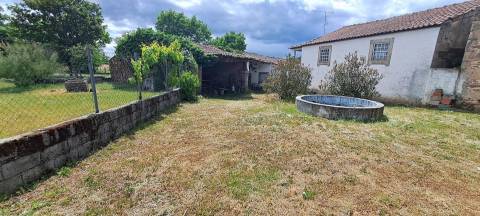 Moradia isolada T6 em Genísio, Miranda do Douro