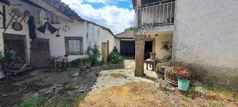 Moradia isolada T6 em Genísio, Miranda do Douro