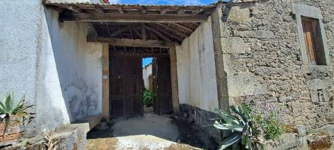 Moradia isolada T6 em Genísio, Miranda do Douro