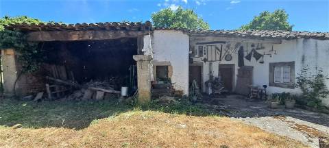 Moradia isolada T6 em Genísio, Miranda do Douro