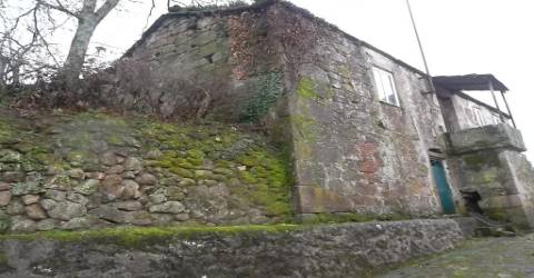 Moradia devoluta em Chave, Arouca