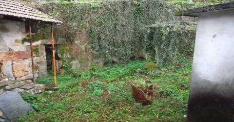 Moradia devoluta em Chave, Arouca