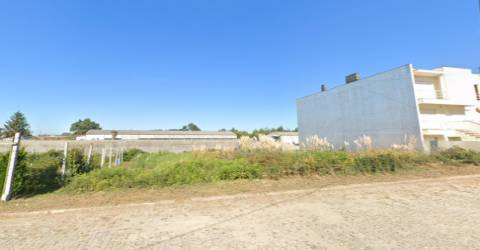 Lote terreno urbano em Santa Maria de Lamas .