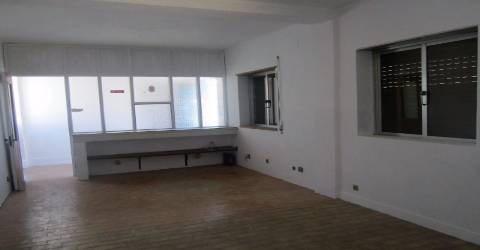 Armazém na Vila de Cucujães,Oliveira de Azeméis