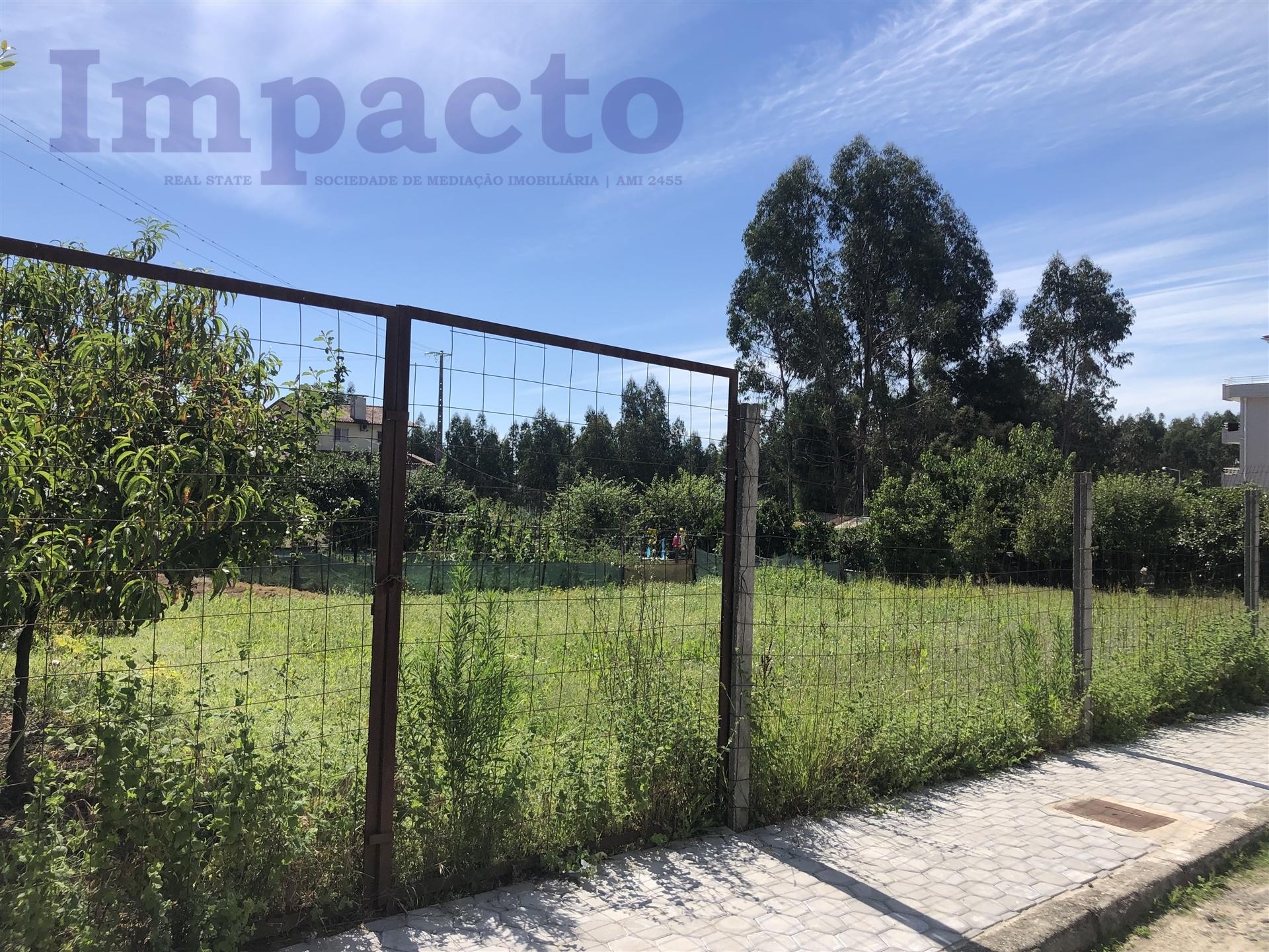 Lote de terreno em Macieira de Sarnes, OAZ