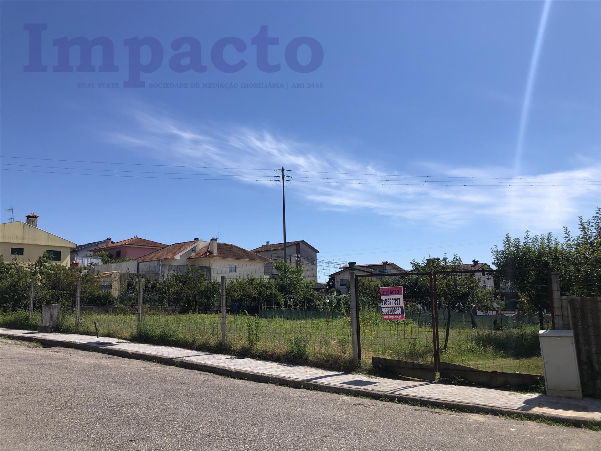 Lote de terreno em Macieira de Sarnes, OAZ