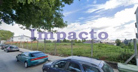 Terrenos urbanos em São João da Madeira.