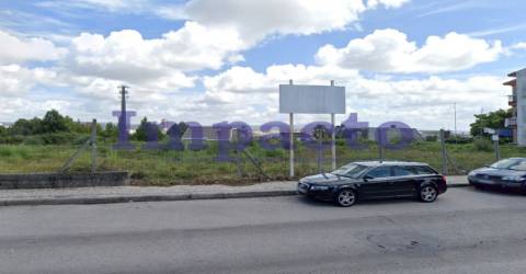 Terrenos urbanos em São João da Madeira.