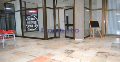 Loja comercial  em São João da Madeira