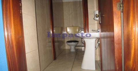 Loja para arrendamento em Romariz, Santa Maria da Feira