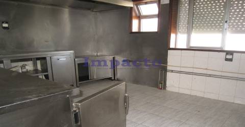 Loja para arrendamento em Romariz, Santa Maria da Feira