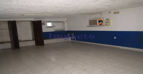 Loja para arrendamento em Romariz, Santa Maria da Feira