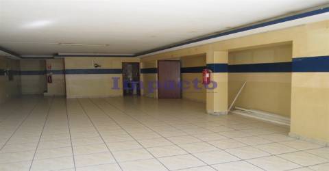 Loja para arrendamento em Romariz, Santa Maria da Feira