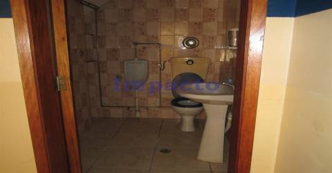 Loja para arrendamento em Romariz, Santa Maria da Feira