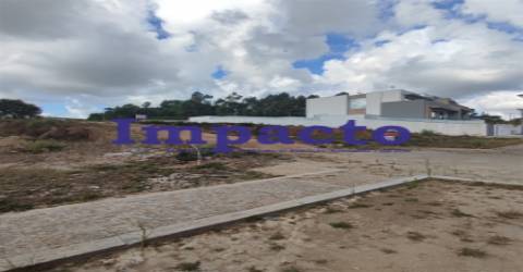 Lote de Terreno em  Azenha em Arrifana, Santa Maria da Feira