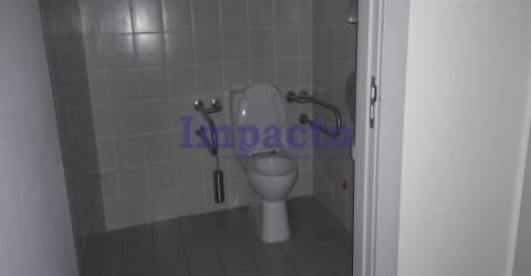 Loja em São João da Madeira para arrendar