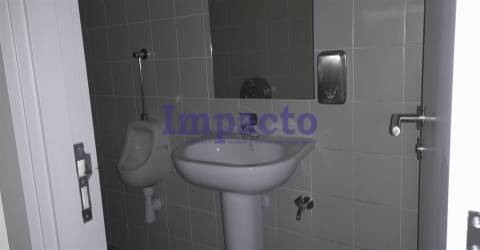 Loja em São João da Madeira para arrendar