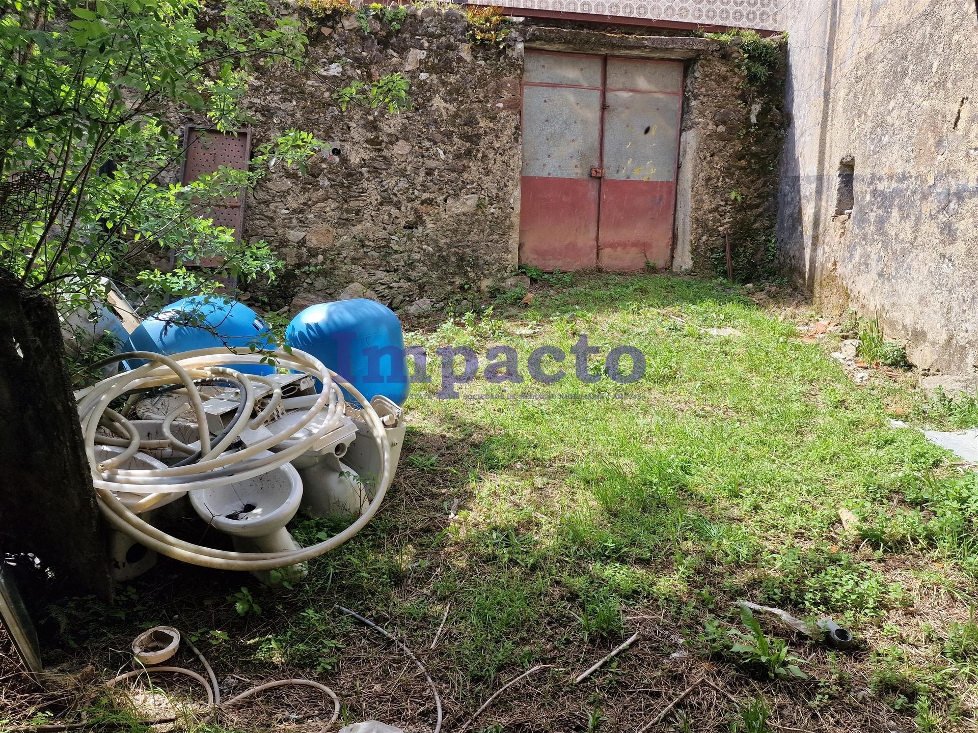 Moradia para Restaurar T2 Venda em Fornos,Santa Maria da Feira