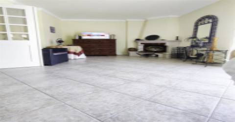 Apartamento Duplex T3+2 a 200 mts da praia de Buarcos com  jardim privativo e lugar de garagem.