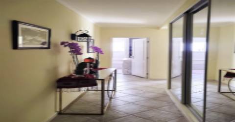 Apartamento Duplex T3+2 a 200 mts da praia de Buarcos com  jardim privativo e lugar de garagem.