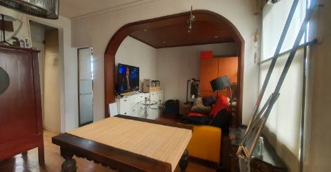 Moradia T5 com 3 frentes para reconstrução integral e ampliação até 350MT2