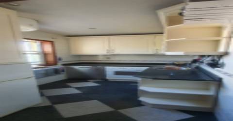 Moradia T5 com 3 frentes para reconstrução integral e ampliação até 350MT2