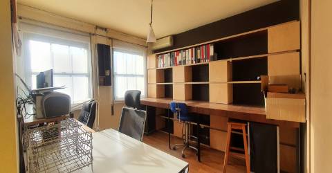 Moradia T5 com 3 frentes para reconstrução integral e ampliação até 350MT2