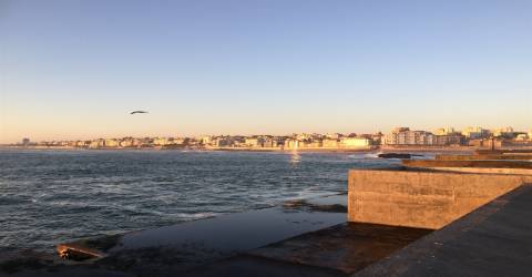 T2 na Foz Velha remodelado junto ao rio e mar