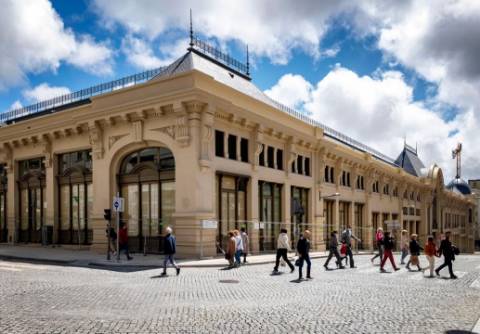 T0 c/ mezanino, varanda e terraço, zona nobre da baixa do Porto