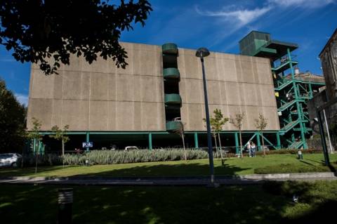 T0 c/ mezanino, varanda e terraço, zona nobre da baixa do Porto