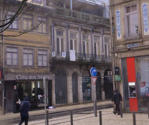 T0 c/ mezanino, varanda e terraço, zona nobre da baixa do Porto