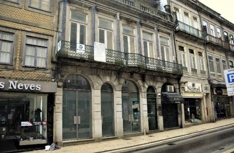 T0 c/ mezanino, varanda e terraço, zona nobre da baixa do Porto